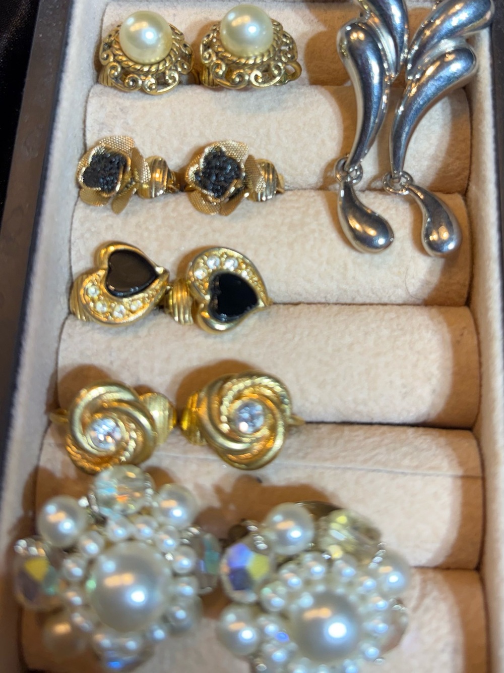 Vintage-Inspired Pearl and Gold Tone Cluster Earrings - White/Gold 10 pair